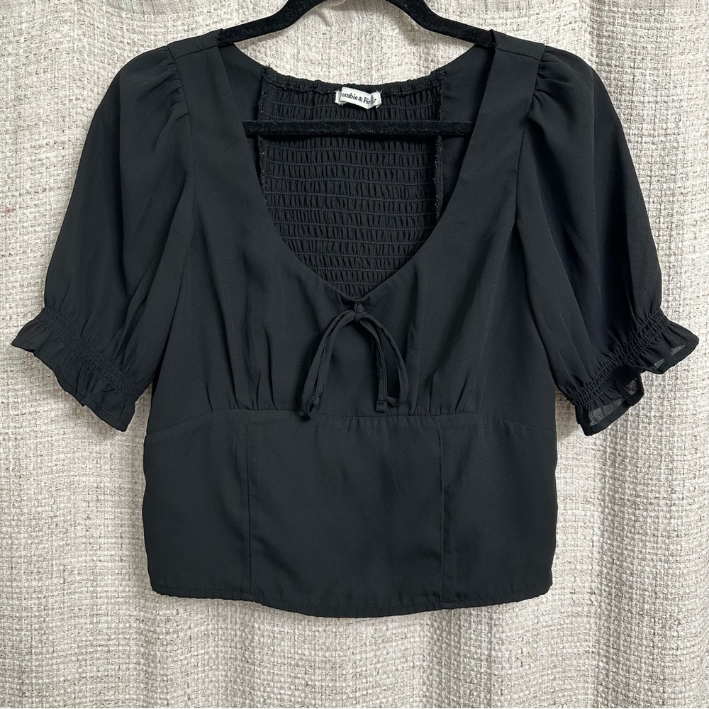 Abercrombie & Fitch Short Sleeve V-Neck Crop Top w/Bow Black Small Puff Sleeve